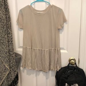 grey t shirt